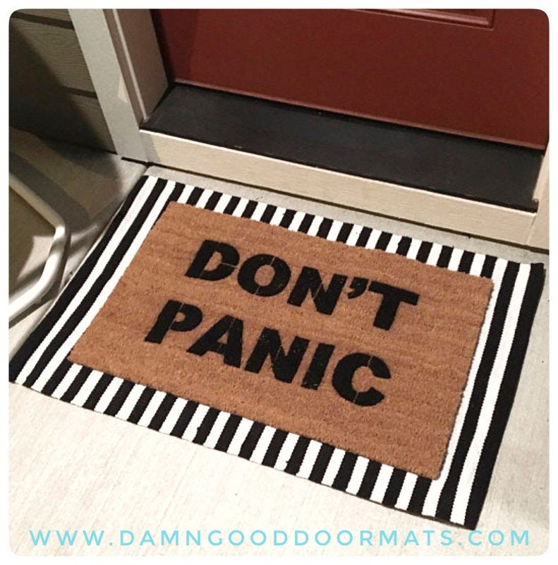 DON'T PANIC anti anxiety sign funny doormat Hitchhiker's Guide to the Galaxy nerdy door mat nerd jokes Douglas Adams